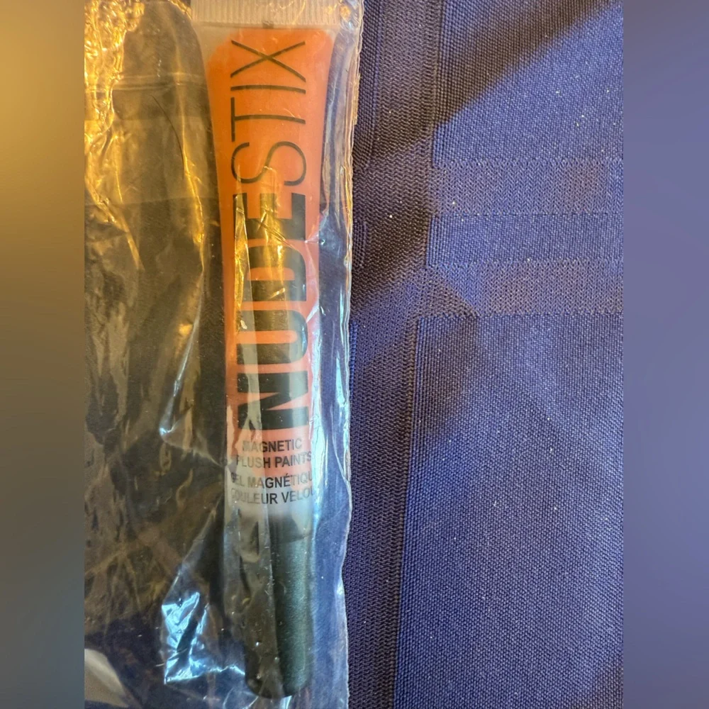 💛 2/$25 NUDESTIX Magnetic Plush Paints - Waikiki Rose